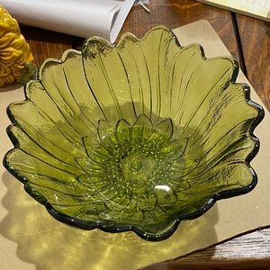 Indiana Glass Lily Pons Avocado Bowl from 1960s-70s. Excellent Condition. Med Sz